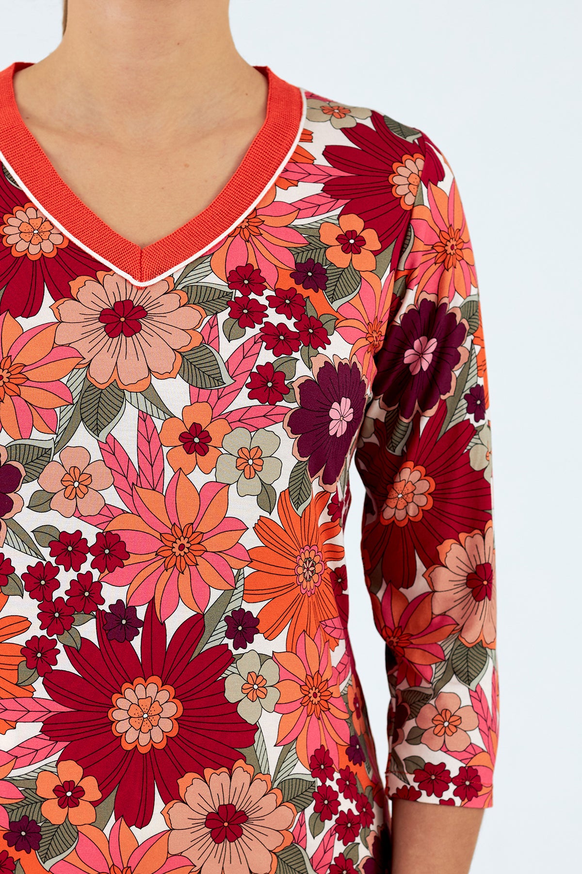 Camiseta de mujer cuello pico manga 3/4