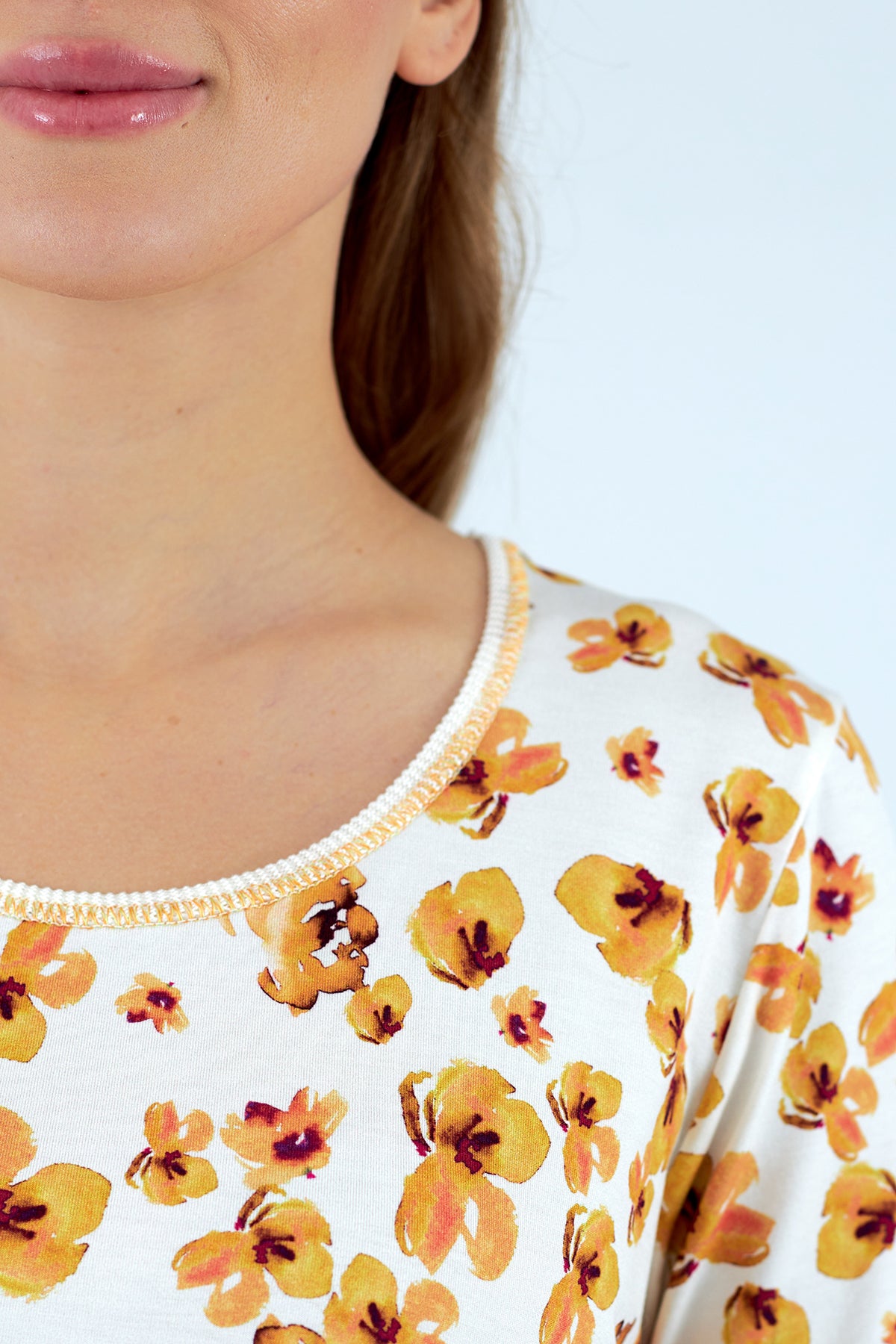 Camiseta de mujer cuello redondo manga corta