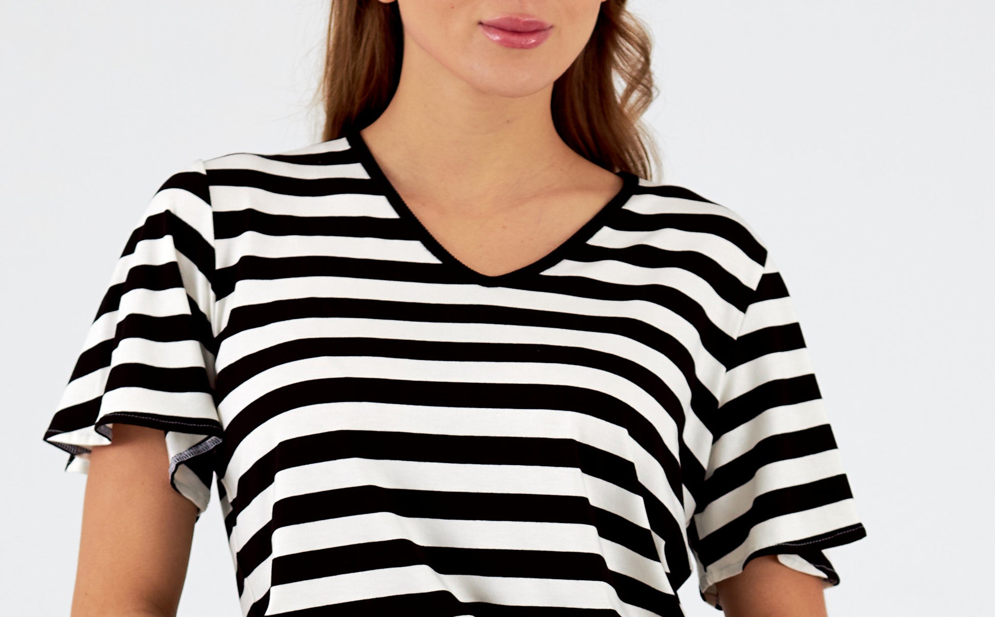 Camiseta de mujer cuello pico manga corta