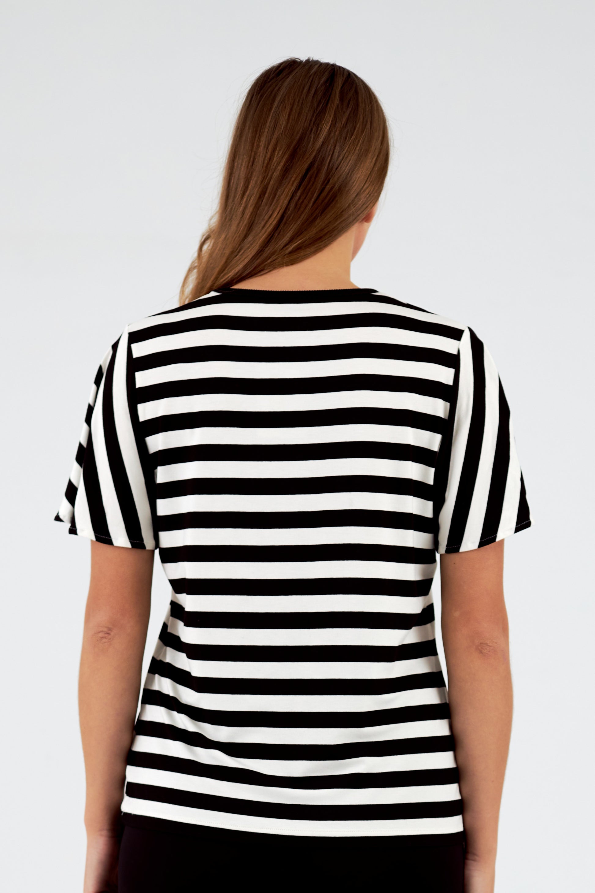 Camiseta de mujer cuello pico manga corta