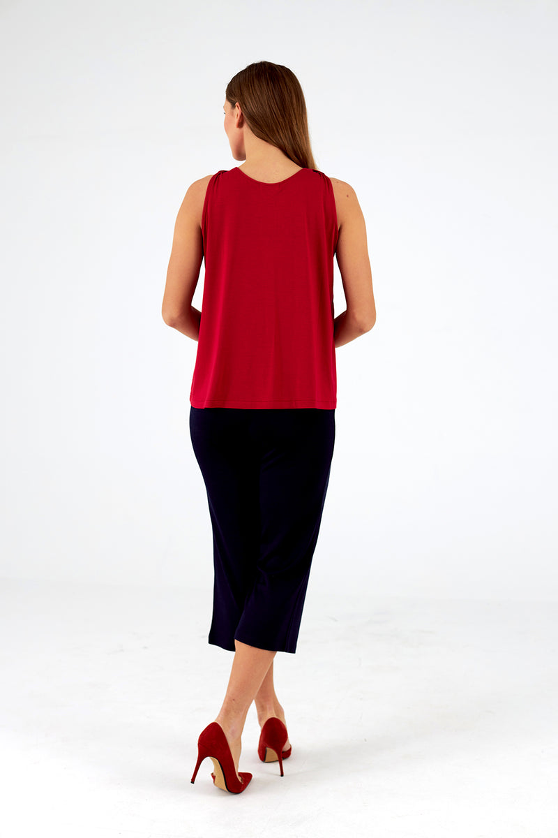 Top de mujer con cuello pico y tirantes