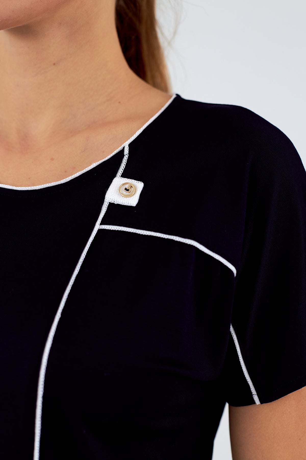 Camiseta de mujer cuello redondo manga corta