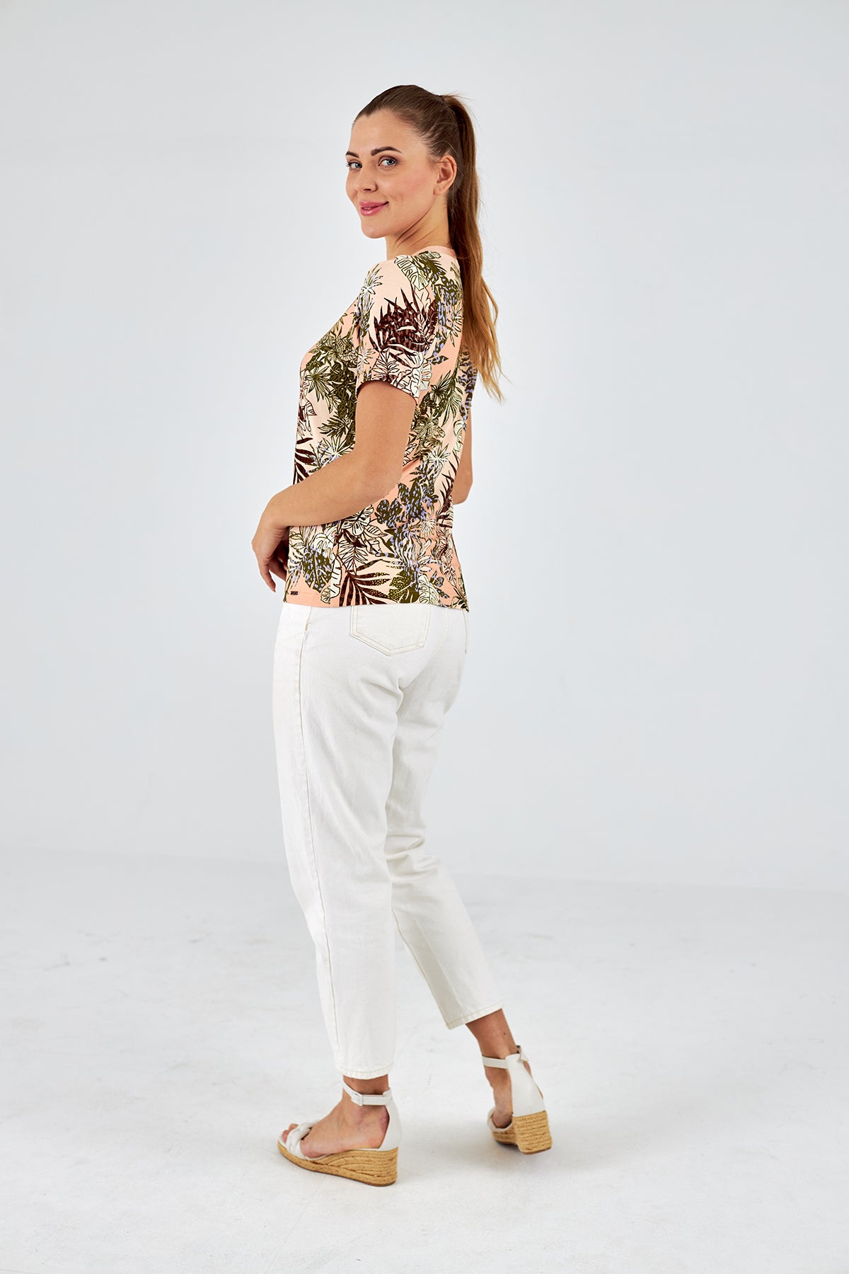 Camiseta de mujer cuello redondo manga corta