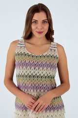 Top de mujer con cuello pico y tirantes