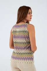 Top de mujer con cuello pico y tirantes