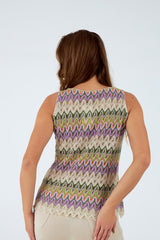 Top de mujer con cuello pico y tirantes